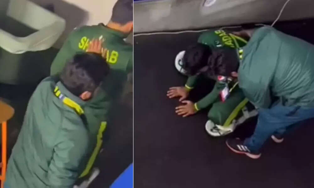 shadab-khan-on-his-knees